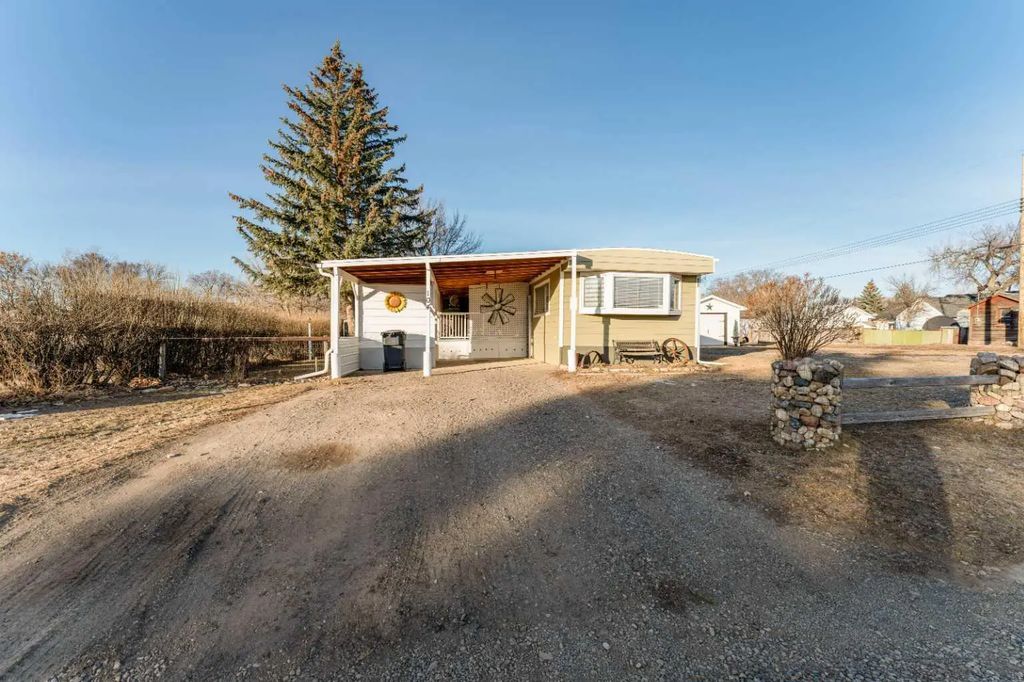 104 2nd Street , Warner