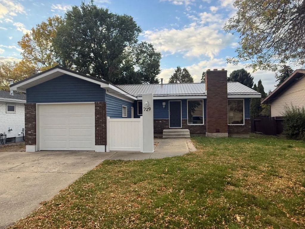 729 3rd Street Nw, Medicine Hat