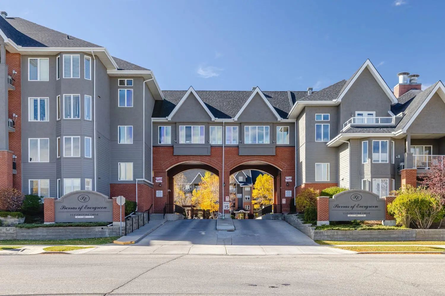 237 15 Everstone Drive Sw Calgary Alberta T2Y 5B5 Evergreen Details