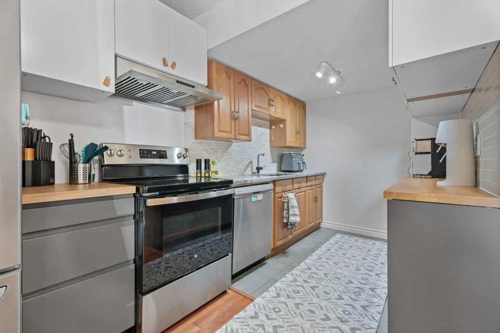 302 9930 Bonaventure Drive Se, Calgary