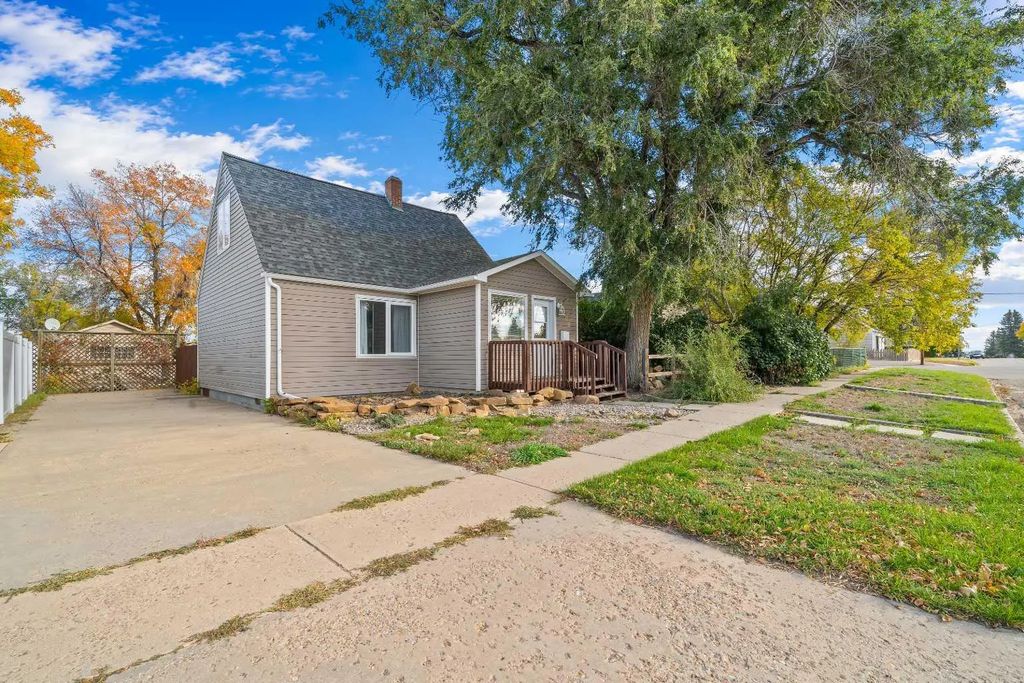 106 8 Avenue W, Bow Island