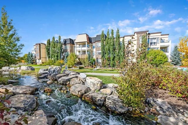 204 39 Quarry Gate Se, Calgary
