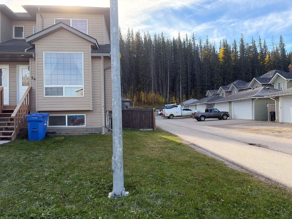 346 Boutin Avenue , Hinton