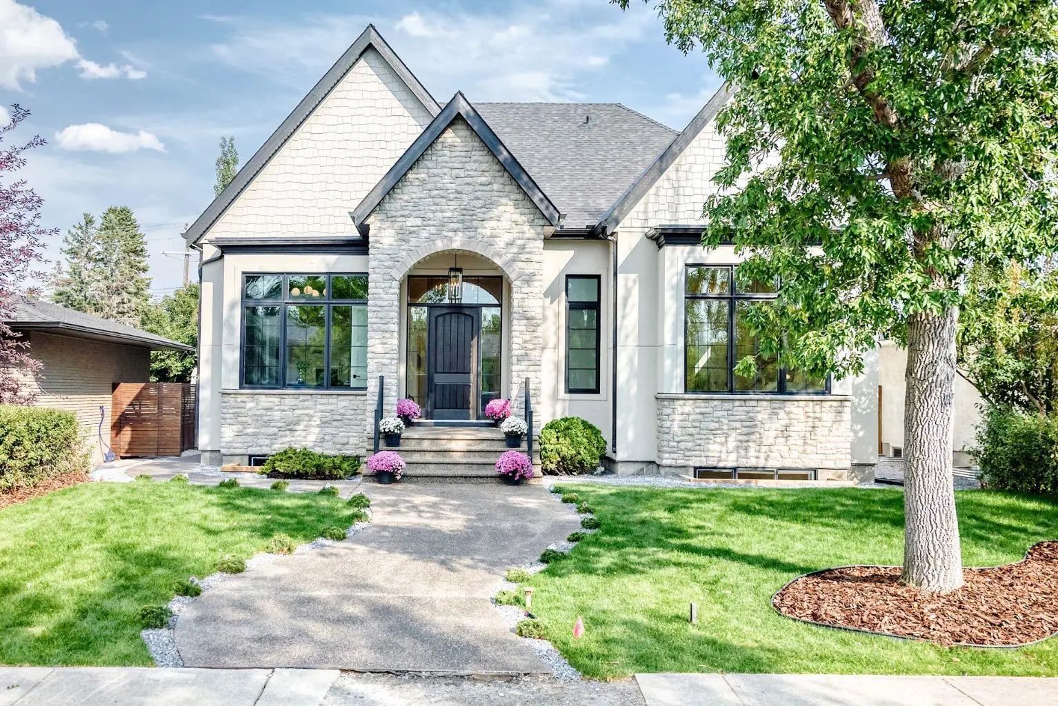 3743 36 Avenue Southwest, Calgary – Residential Detached Listing Photo 2