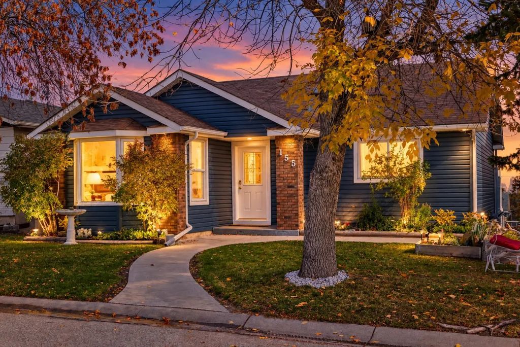 155 Strathcona Close Sw, Calgary