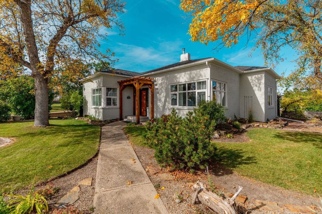 405 3 Avenue W, Cardston