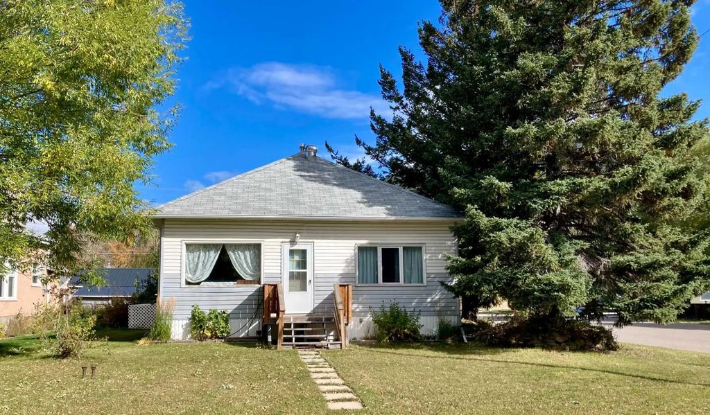 12165 21 Avenue , Blairmore