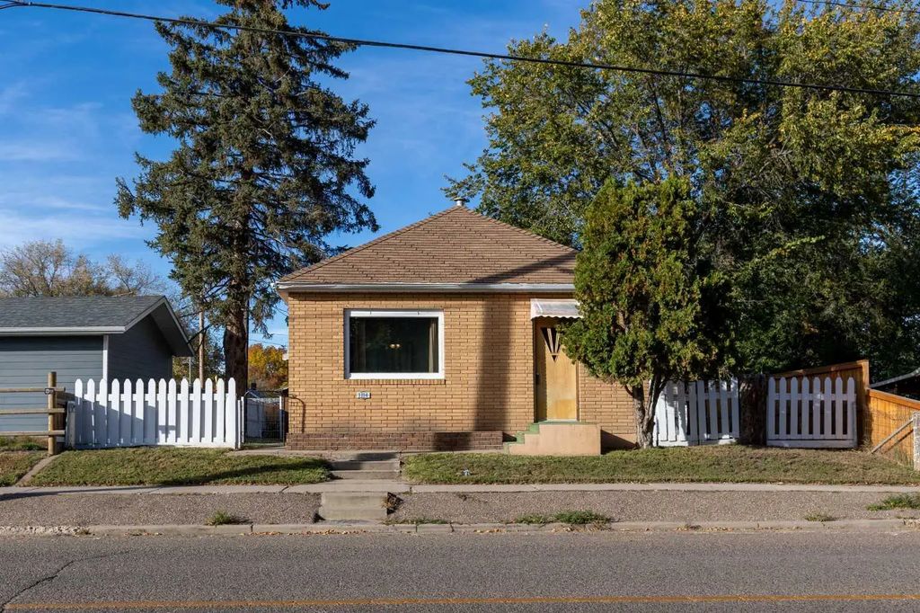 1114 Bridge Street Se, Medicine Hat