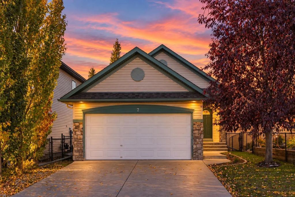 7 Royal Birch Green Nw, Calgary