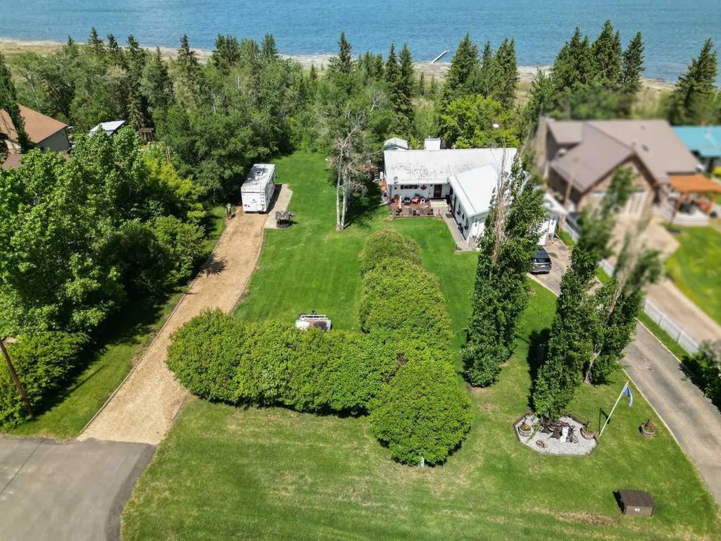 60 40421 Range Road 10  , Rural Lacombe County