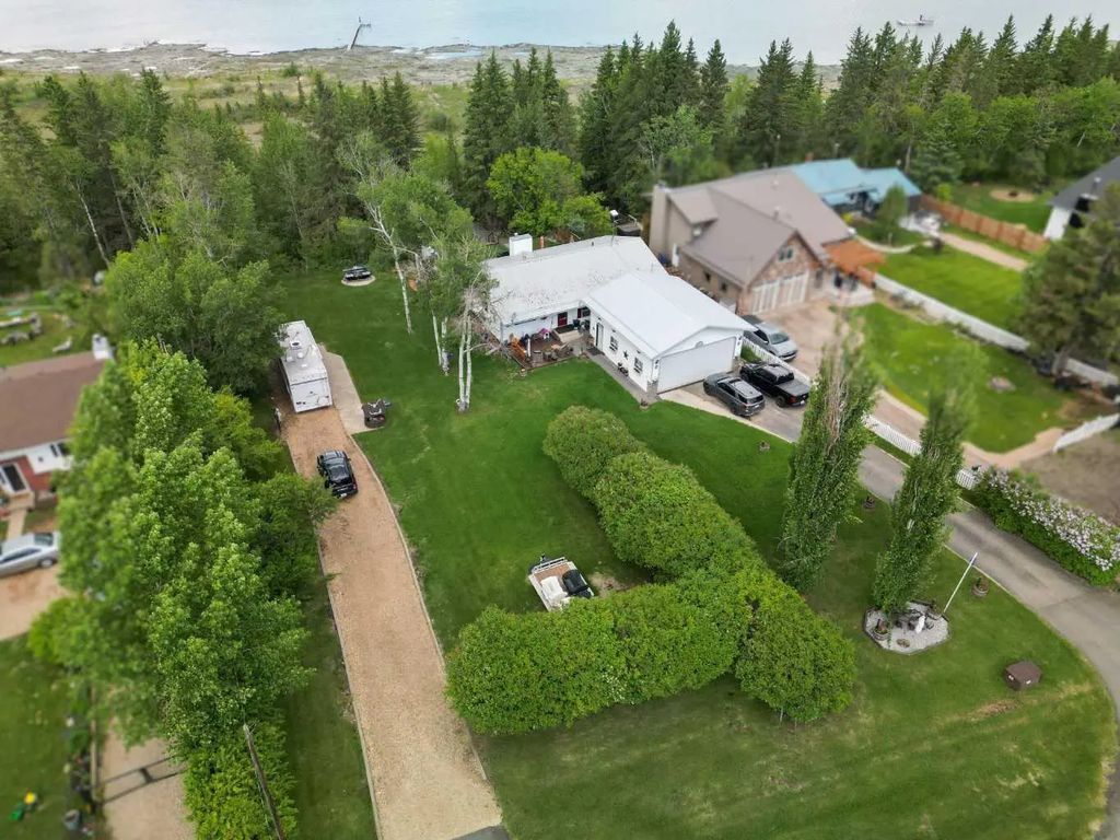 56 40421 Range Road 10  , Rural Lacombe County