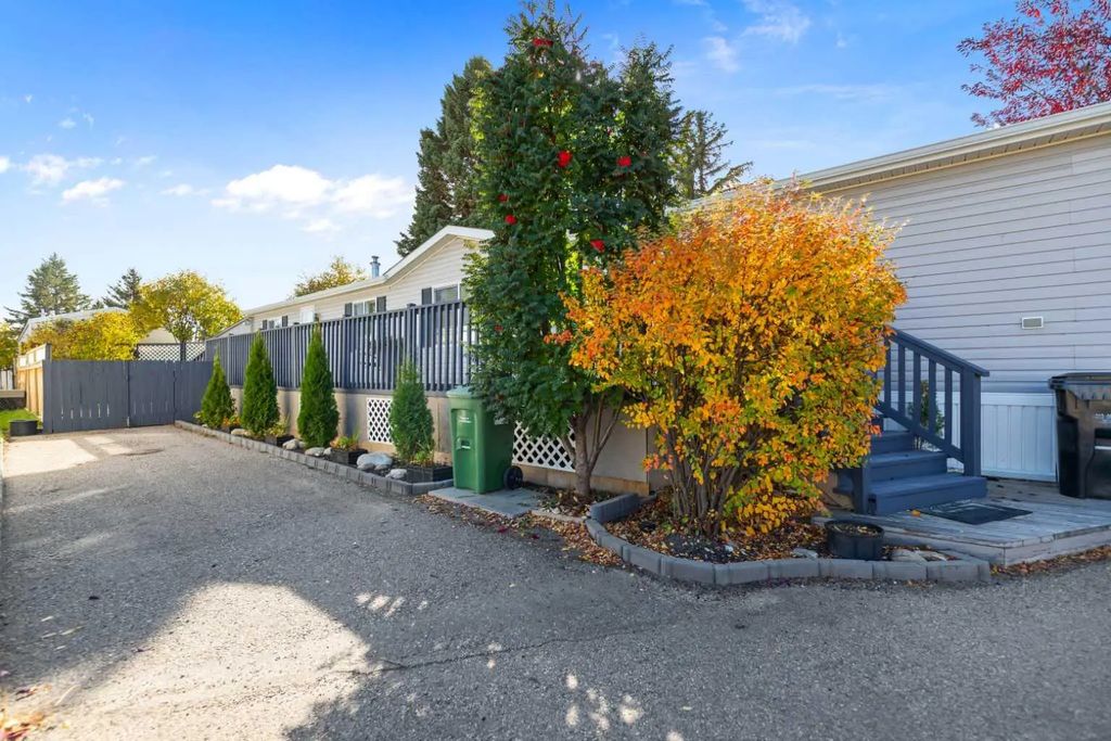 443 3223 83 Street Nw, Calgary