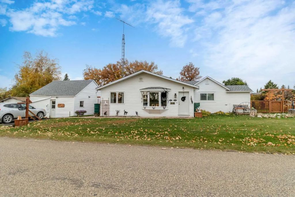 623 3 Avenue , Elnora