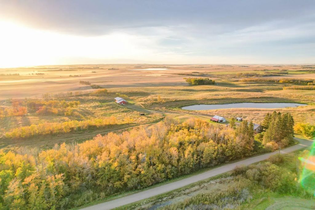 42246 Range Road 220  , Rural Camrose County