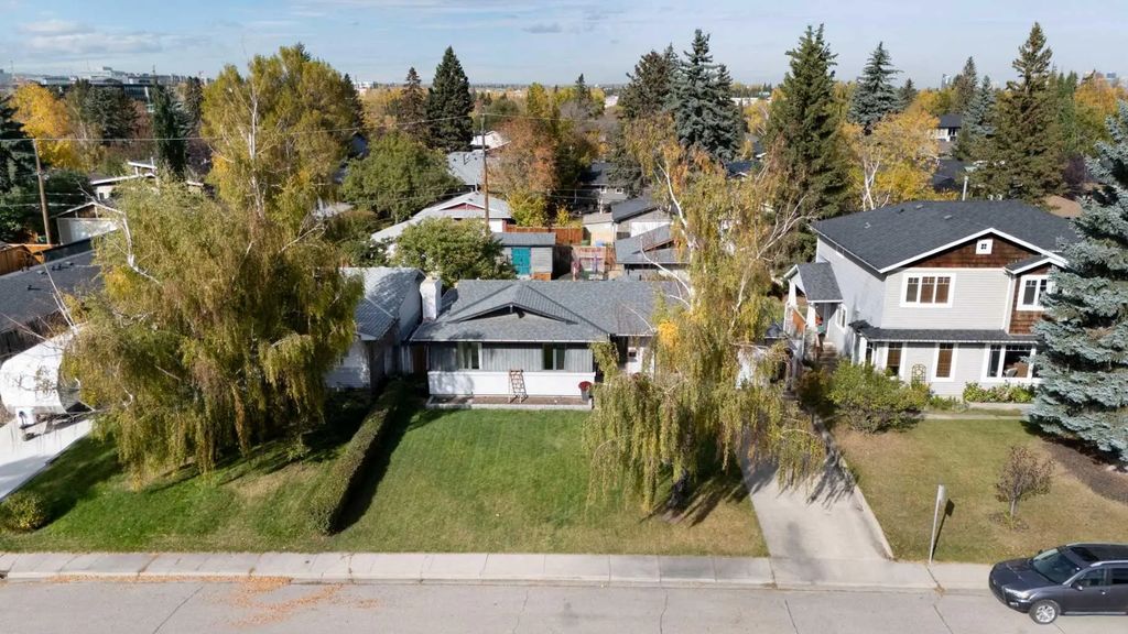 2320 58 Avenue Sw, Calgary