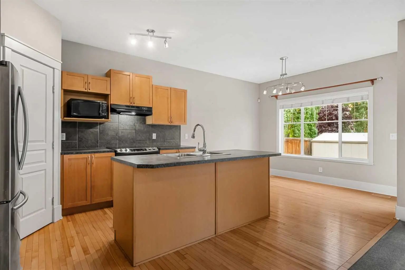 Calgary Home for Sale: Residential Listing in Cougar Ridge