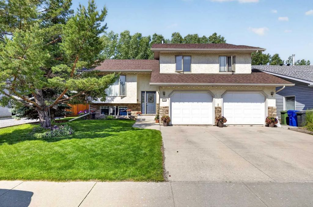 151 Balsam Crescent , Olds