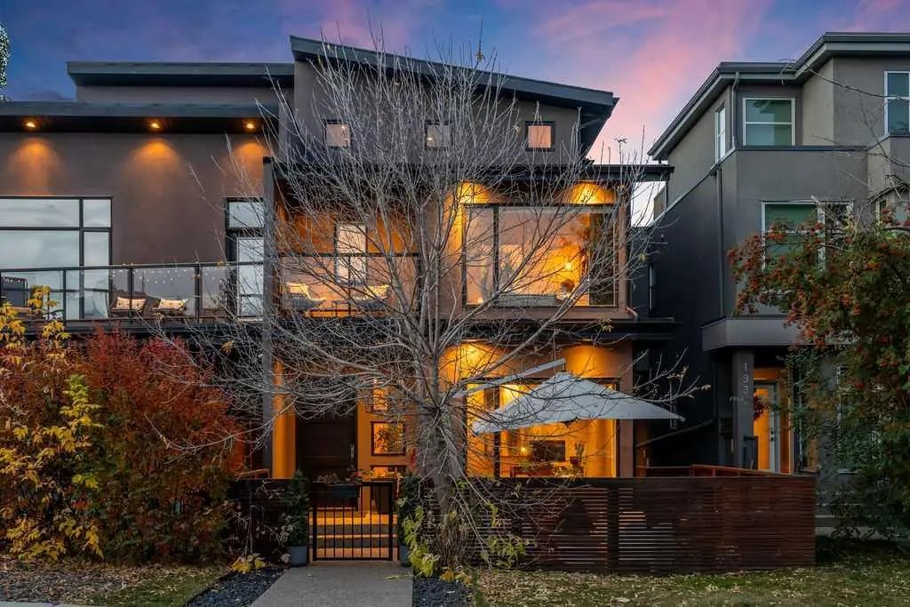Modern suburban home in Evanston