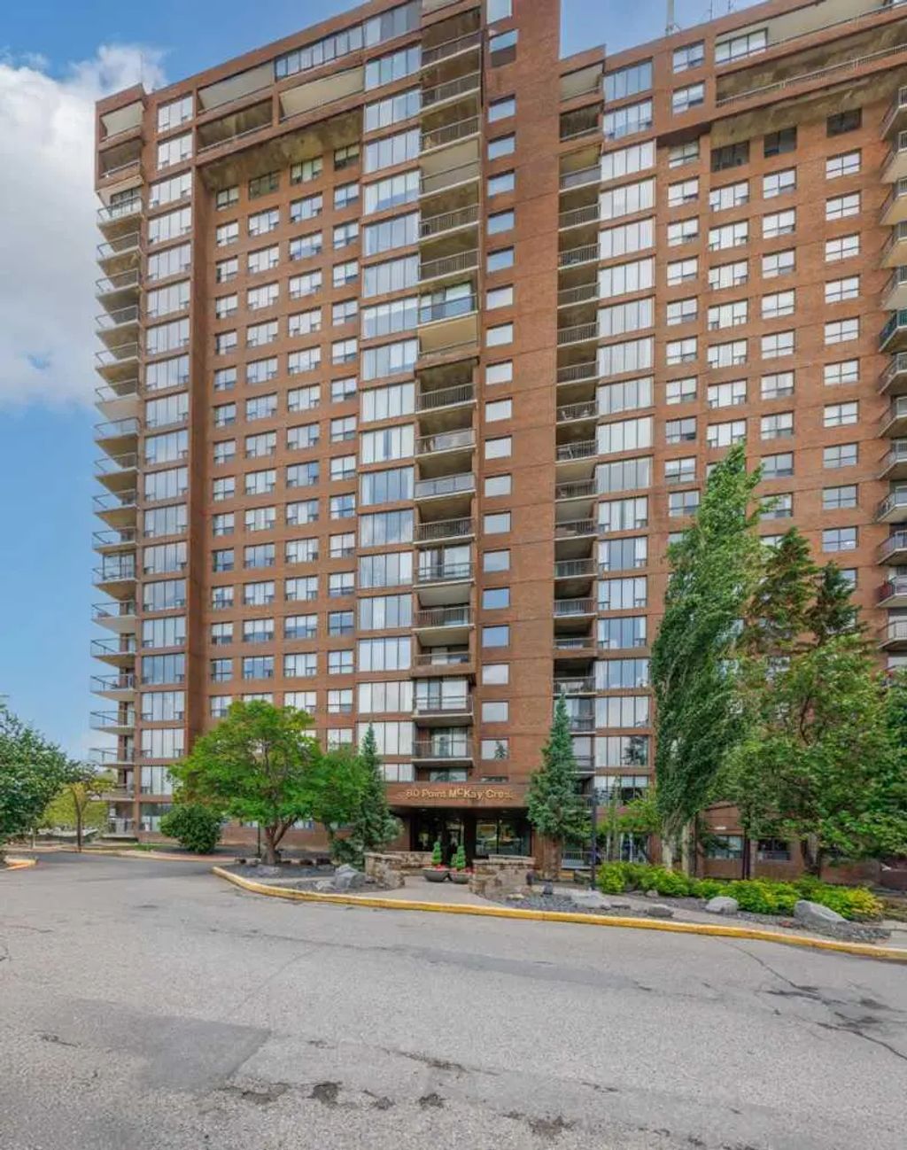 208 80 Point Mckay Crescent Nw, Calgary