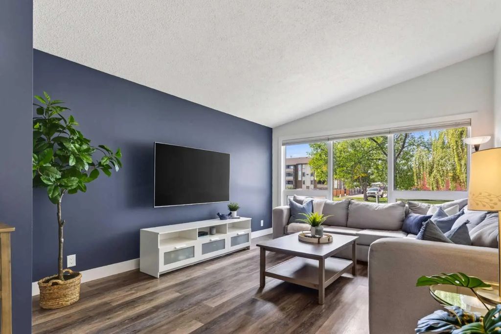 6516 Crowchild Trail Sw, Calgary