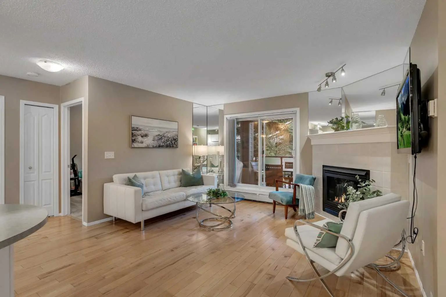 215 10 Sierra Morena Mews Sw Calgary Alberta T3H 3K5 Signal Hill Details