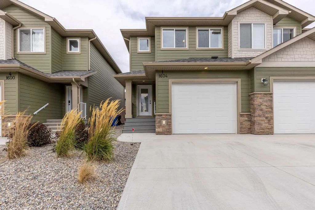 1 1604 Stafford Drive N, Lethbridge