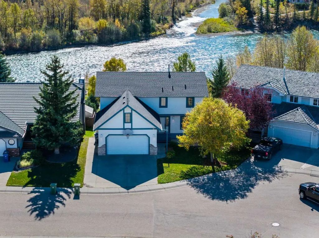 52 West Mitford Crescent , Cochrane