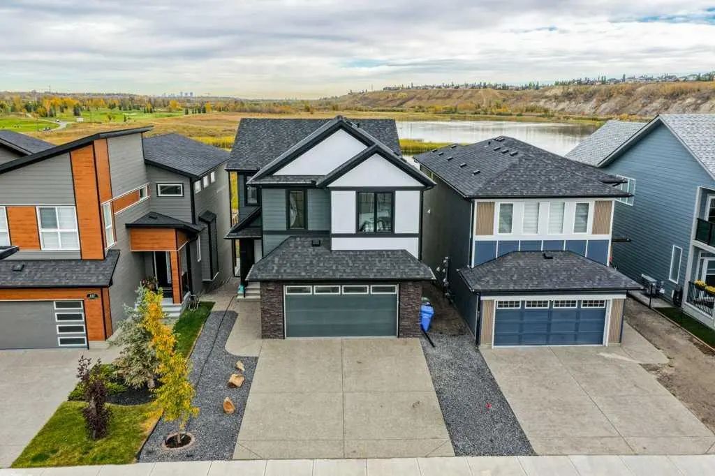 Photo for MLS®# A2350487 - home for sale at 141 Wolf Hollow Villas Southeast, Wolf Willow, Calgary Alberta