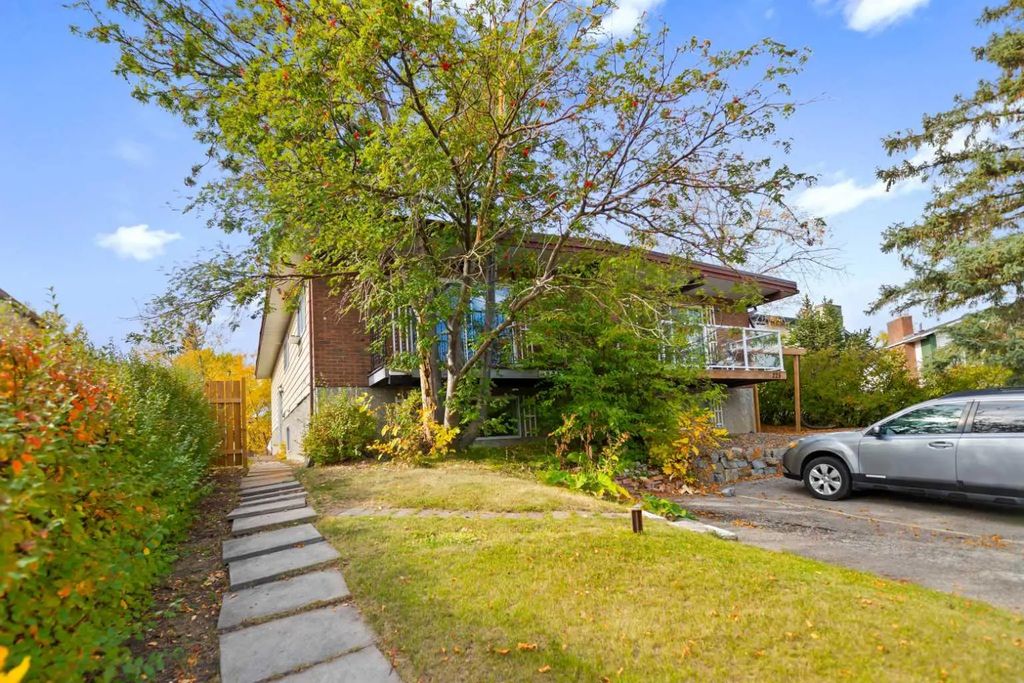 221 Theodore Place Nw, Calgary