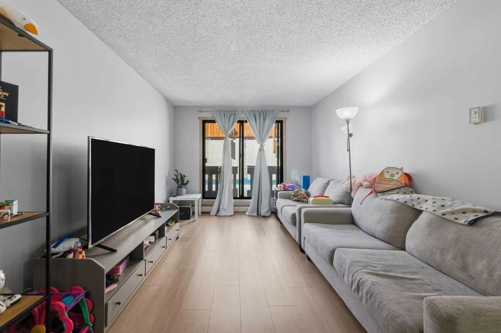 7 3911 1 Street Ne, Calgary