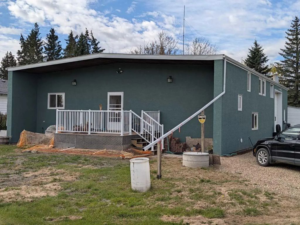 802 Railway Avenue , Duhamel