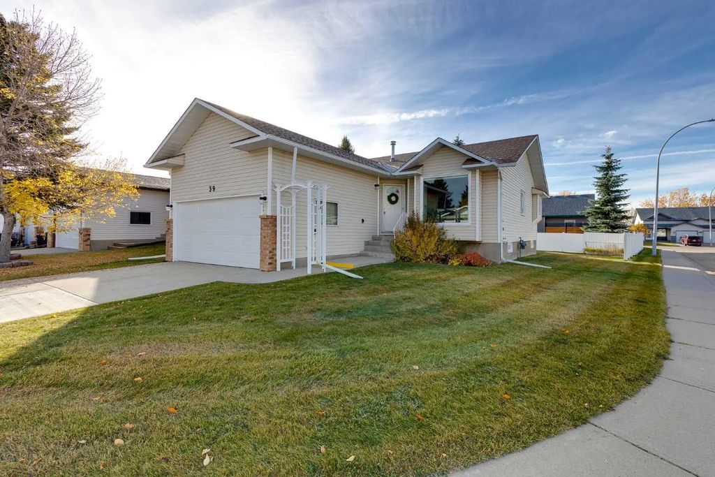 39 Woodside Close Nw, Airdrie