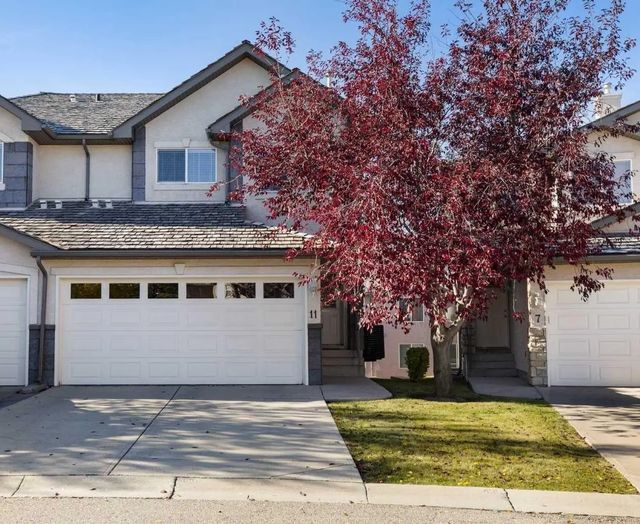 11 Royal Crest Court Nw, Calgary