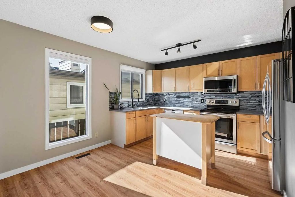 4 1918 24a Street Sw, Calgary