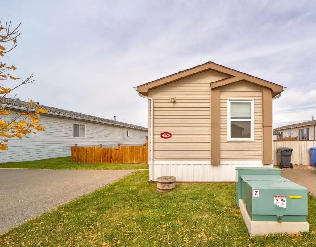 316 Spurline Avenue , Coaldale