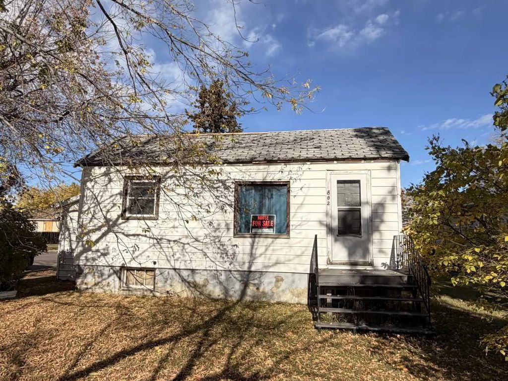 802 6 Avenue , Wainwright