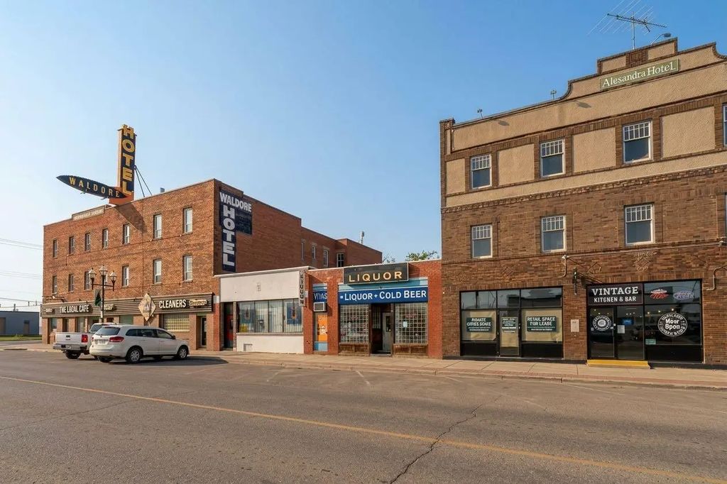 40 Railway Avenue W, Drumheller