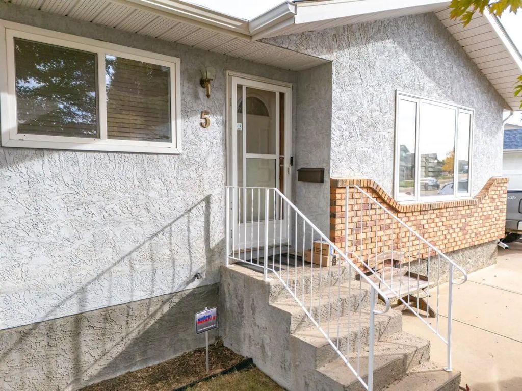 5 Stapeford Crescent Se, Medicine Hat