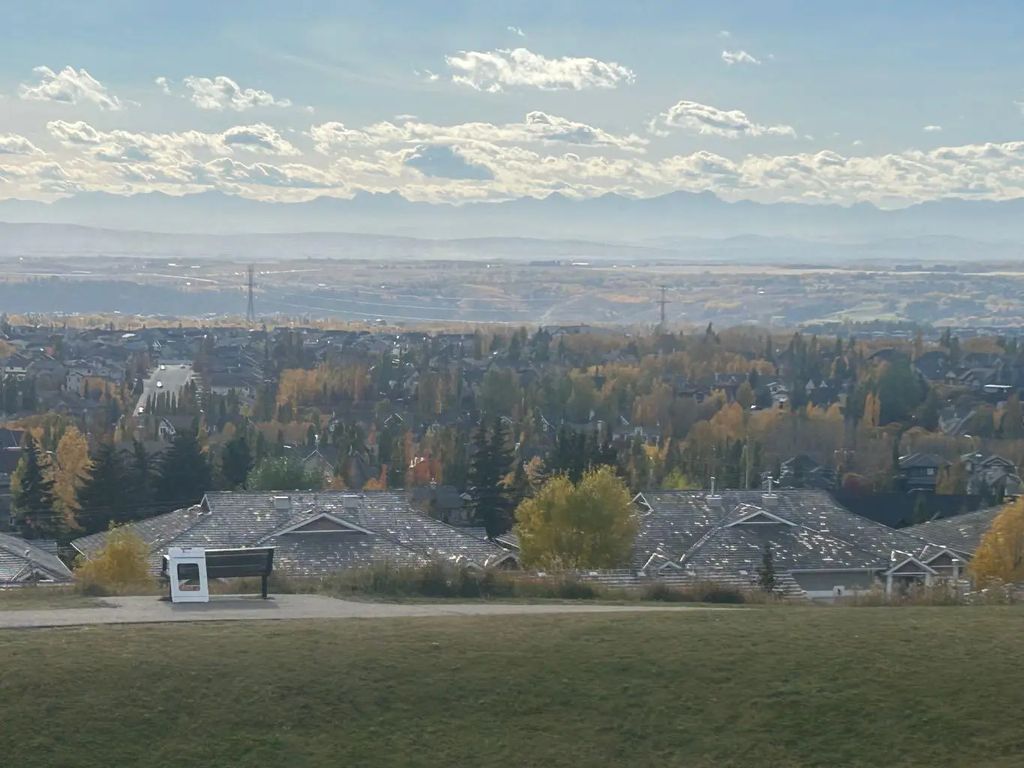 215 Rocky Ridge Drive Nw, Calgary