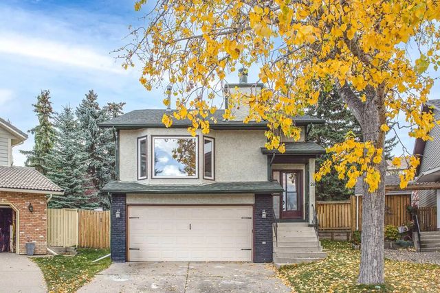 28 Hawkcliff Place Nw, Calgary