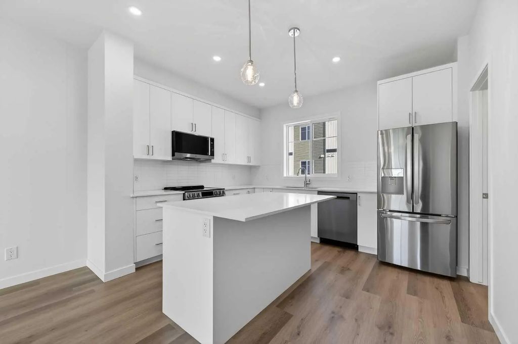 26 Creekside Avenue Sw, Calgary