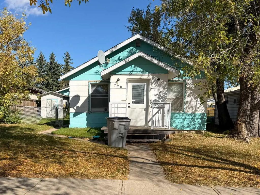 730 6 Avenue , Wainwright