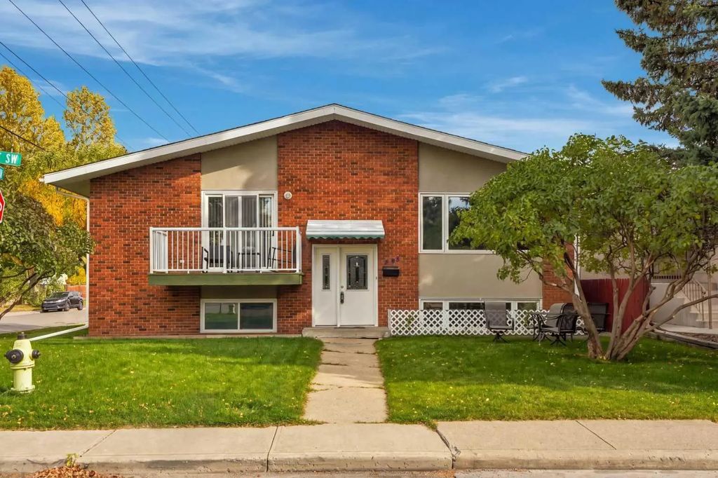3102 38 Street Sw, Calgary