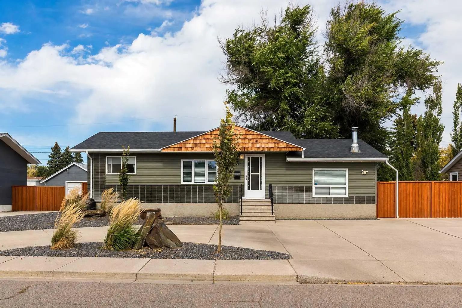 2835 11 Avenue S Lethbridge Alberta T1K 0L2 Lakeview Details