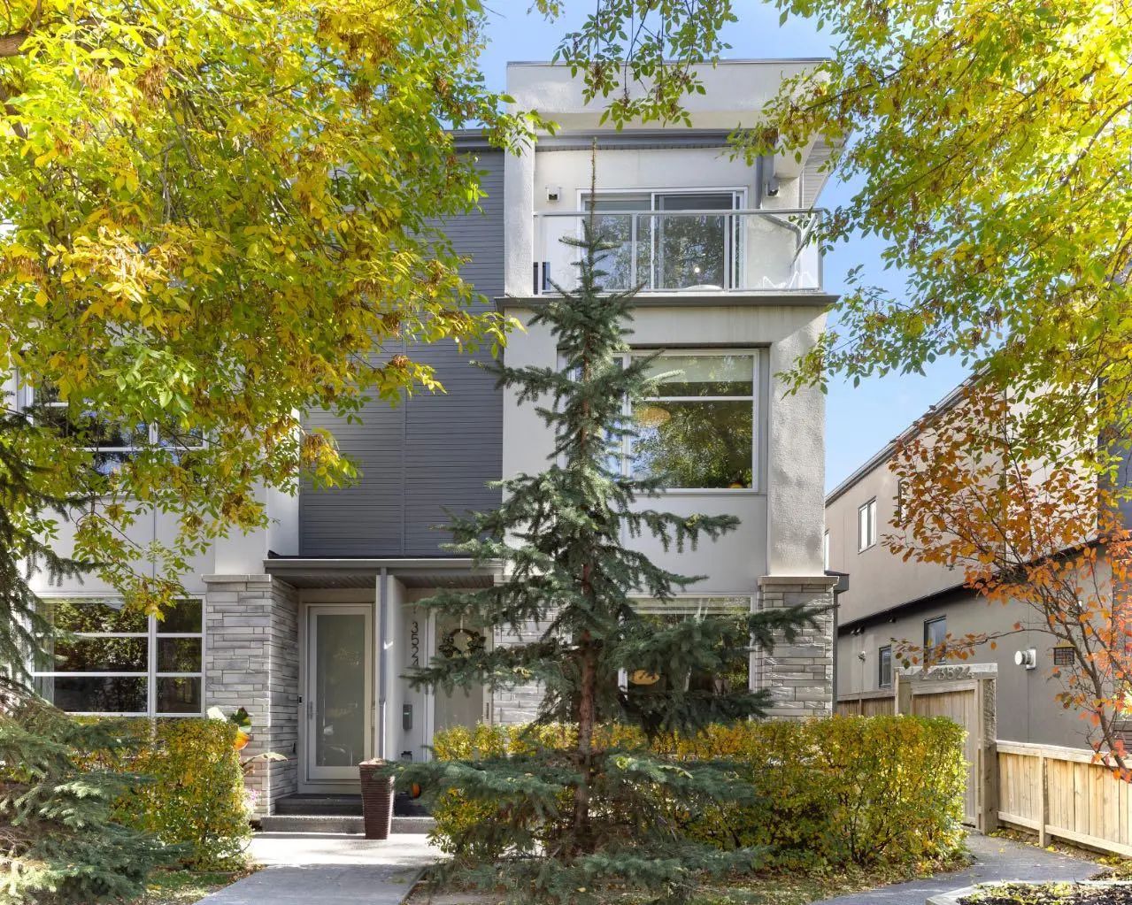 Home for Sale Located at 1 3524 14a Street Southwest, Calgary, Alberta
