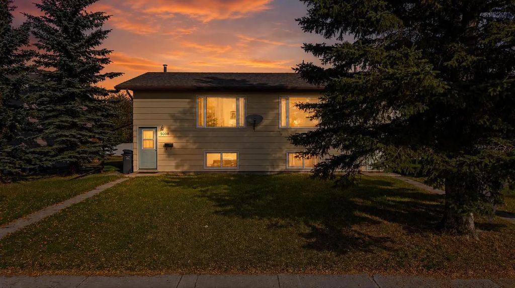 5008 63 Avenue , Ponoka
