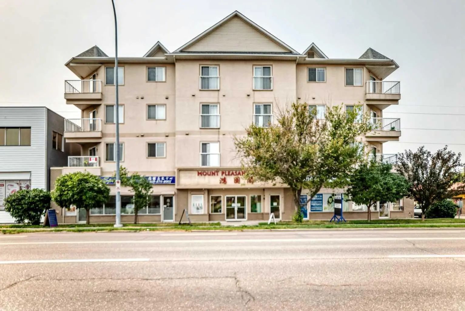 301 1905 Centre Street Nw Calgary Alberta T2E 2S7 Tuxedo Park Details