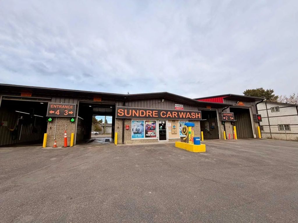 412 Main Avenue W, Sundre