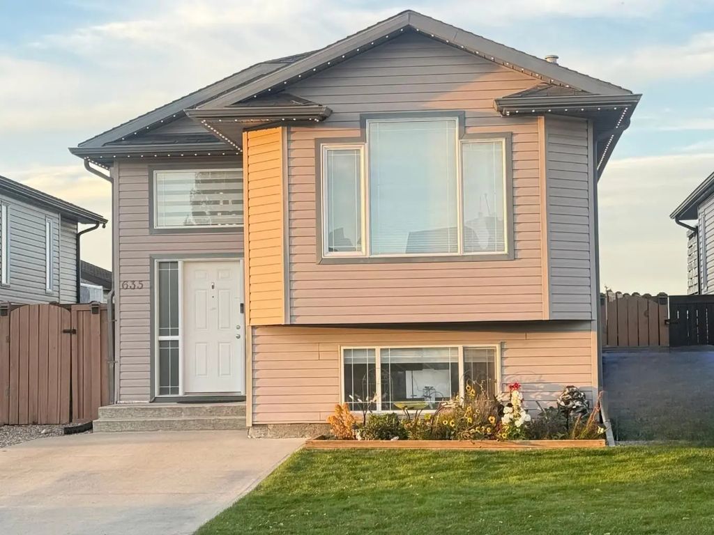 635 Aberdeen Crescent W, Lethbridge