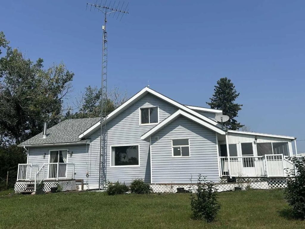 225074 583 Highway , Rural Kneehill County